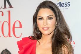 How tall is Yolanthe Cabau?